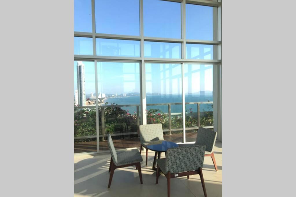 Stunning Seaview Suite 乔木提恩海滩 外观 照片